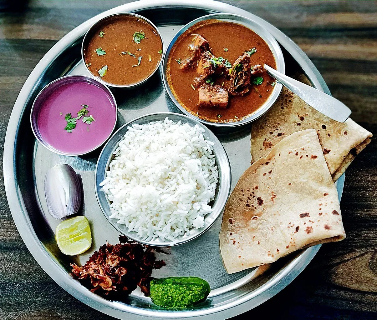 Non-Veg Thali (Rice, Chapati, Chicken Starter, Chicken Gravy)